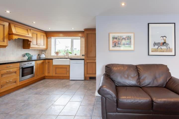 Charming Cottage 4 Bedroom Acton  Esterno foto