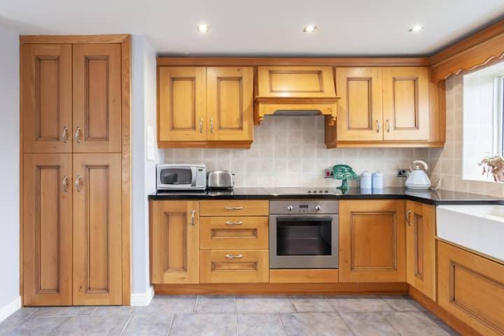 Charming Cottage 4 Bedroom Acton  Esterno foto